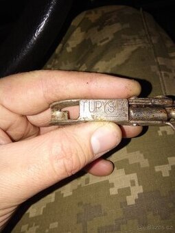 Retro turistický otvírák