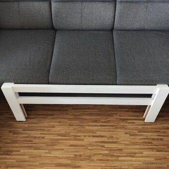 Dřevěná zábrana na dětskou postel