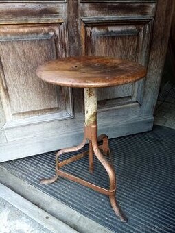 Starožitná industriální stolička