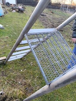 Prodám schůdky do bazénu