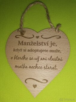 Dřevěná dekorace - nevhodný dárek
