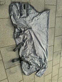Stájová deka HKM s vyvýšeným krkem