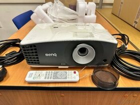 Málo používaný projektor Benq MX704 - 1
