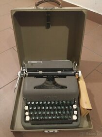 Kufříkový psací stroj ZETA.