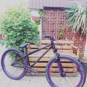 Mtb DiRT street, pumptrack park, skatepark mtb kolo
