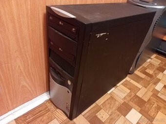 prodám 2 staré pc skříně s hardwarem - 1