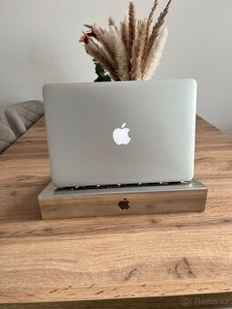 Stojan na MacBook - 1