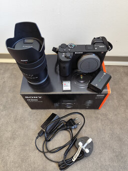 Sony Alpha 6600 18-135 + příslušenství k tvorbě videí