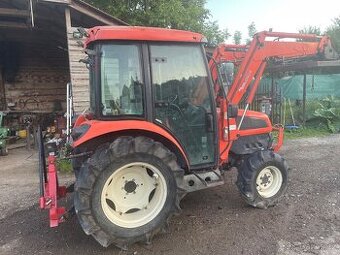 Traktor Kioti EX 50 z čelním nakladačem