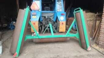Polní válce nesené za traktor
