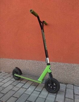 Outdoor koloběžka s nafukovacími koly - jde složit