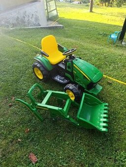 PegPerego John Deer traktor s nakladačem v zaruce