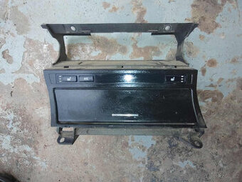 BMW E46, středový panel