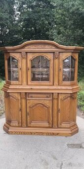 Rustikální komoda s vitrínkou na pověsení s osvětlením