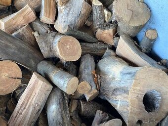 Tvrdé ovocné dřevo na uzení