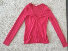 Červený svetr na zapínání 36