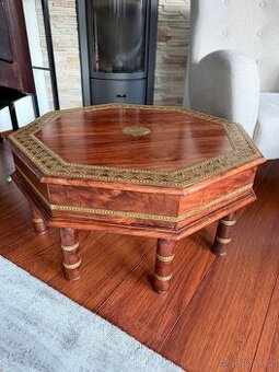 Starožitný masivní stolek