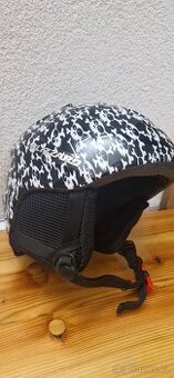 lyžařská helma