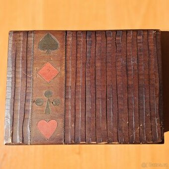 KAZETA  STARÁ  S  KARTAMI