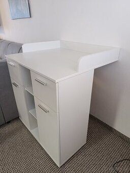 Přebalovací pult s komodou