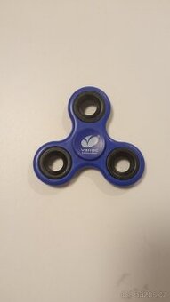 Heavy metal fidget spinner – Varroc logo