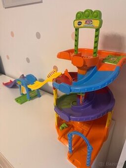 Tut tut parkovací dum