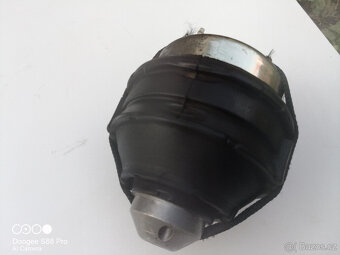 Prodám přední pružiny na Volvo V70II +silenbloky motoru a n