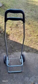 Pojízdný stojan na nákupy