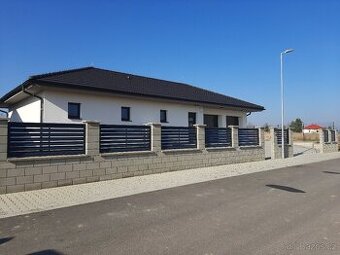 Plotová pole, branka, pojezdová brána