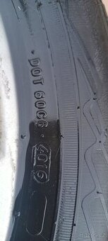 Pneu Nokian 235/55 R17 zimni