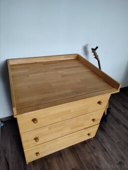 komoda s prebalovacim pultem dub masiv