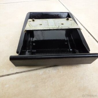 Suzuki Samurai přední popelník