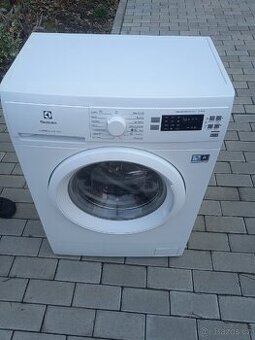 Pračka Electrolux Slim