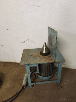 Kuželová štípačka dřeva