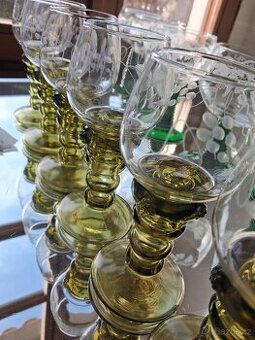 Prodám sklenice na víno Roemer, což v překladu znamená římsk