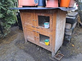Dvoukotcová králíkárna