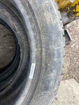 Michelin 215/50 R17 - 1