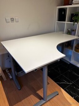 Kancelářský stůl ikea