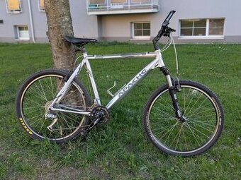 Apache Hawk diamond kola 26" (vel. XL)