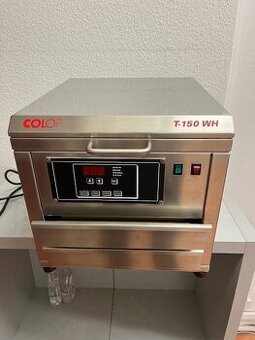 Polymerovací stroj na výrobu razítkových štočků