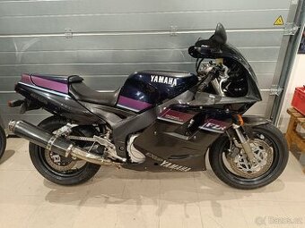 Yamaha FZR 1000R Top stav