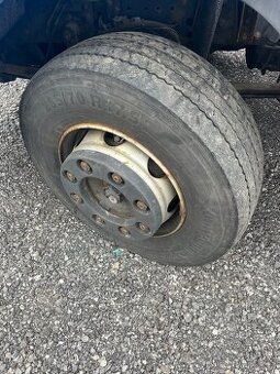 2ks pneumatika s diskem 265/70 R17.5