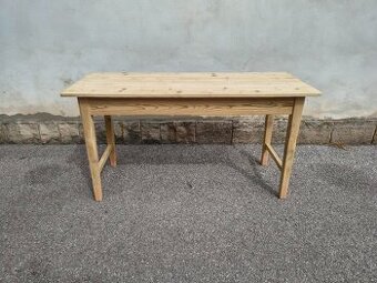 STAROŽITNÝ HOSPODSKÝ STŮL PO RENOVACI