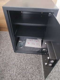 Trezor rozměry 500x350x330