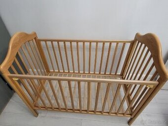 Dětská postýlka z masivního dřeva - buk + dárek kolotoč