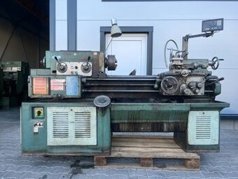 Hrotový soustruh TOS SV 18RA/750
