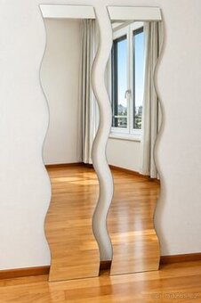 Moderní stojací lampa s matným stínidlem – velmi pěkný stav