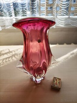 Elegantní váza z masivního hutního skla - Borocrystal