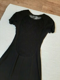 Černé krátké šaty s krajkou - 1