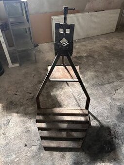 Instalatérský svěrák stojanový a závitnice